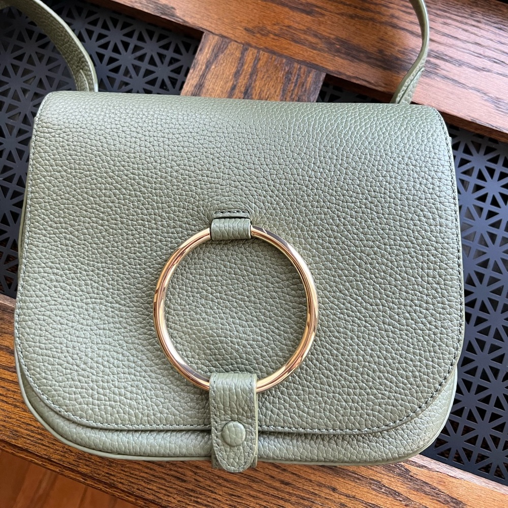Neely and Chloe. Pebbled leather shoulder handbag in light olive.